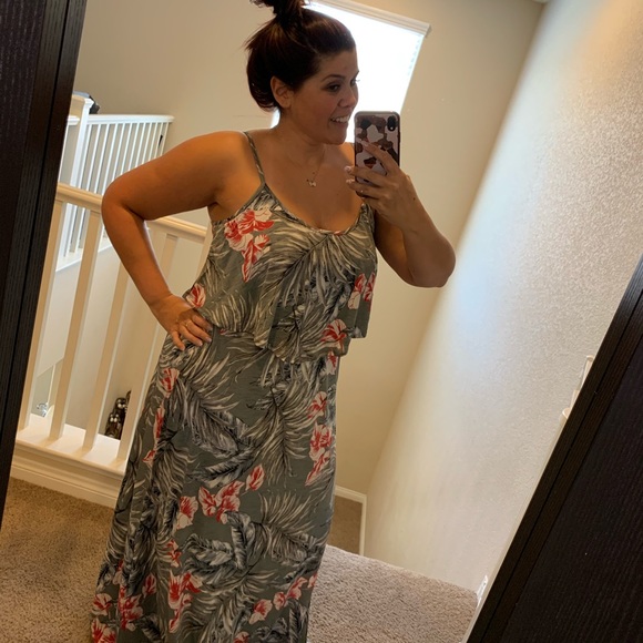 NEW AMAZING Gray Pink Ruffle Maxi Dress - Picture 2 of 6